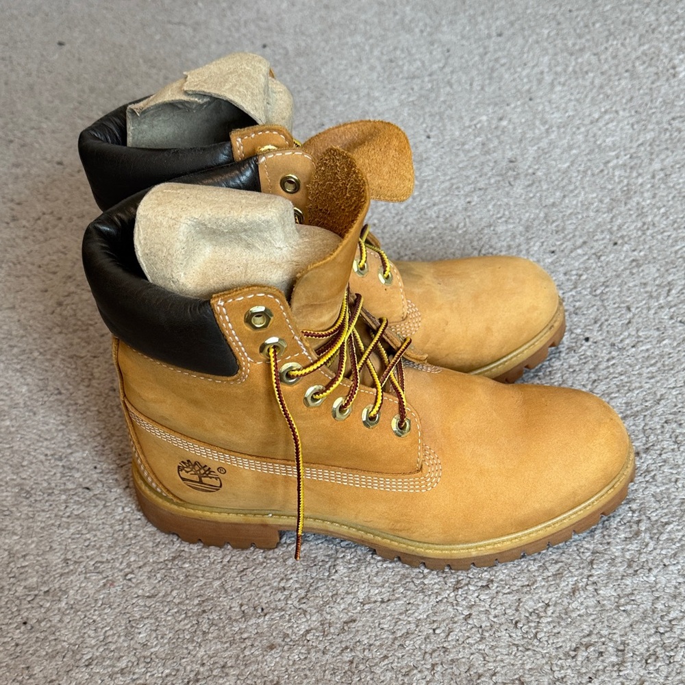 Timberland Wheat Nubuck Boots Size 7W 
Used. No original box.